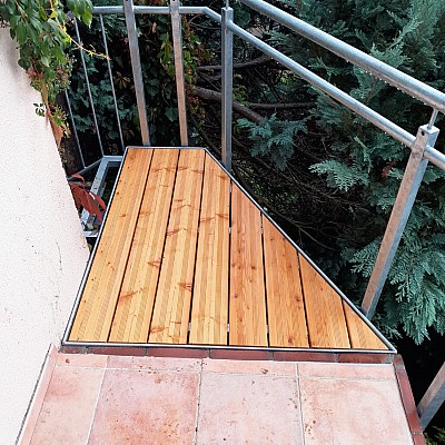 Balkonerweiterung-Treppe-neues-Gelaender