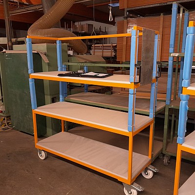 Wagen-fuer-Produktion-bei-Kunden